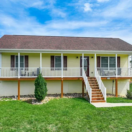 Villa Charming Shenandoah Retreat With Deck And Grill!
